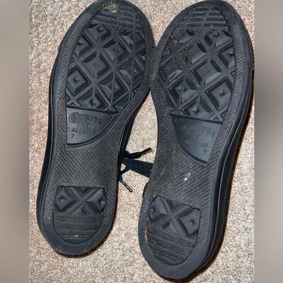Men’s size 7 Converse - Picture 3 of 5
